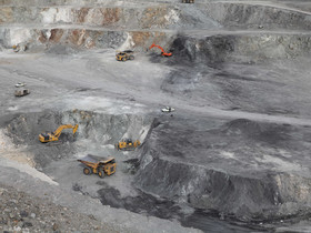 عرضه ۵۵ هزار تن سنگ آهن فلات مرکزی در تالار صادراتی