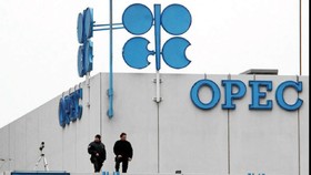 تمدید توافق کاهش تولید نفت به نفع ایران است