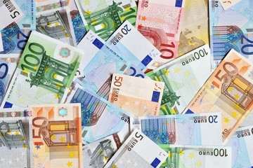  افزایش نرخ رسمی یورو و پوند