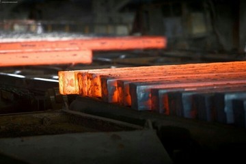 ۳ فولادساز با ۴۰ هزار تن شمش به بورس کالا می آیند