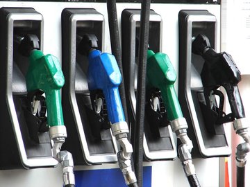 احتمال افزایش ۱۰ درصدی قیمت بنزین در امارات