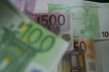 یورو افزایش و پوند کاهشی شد