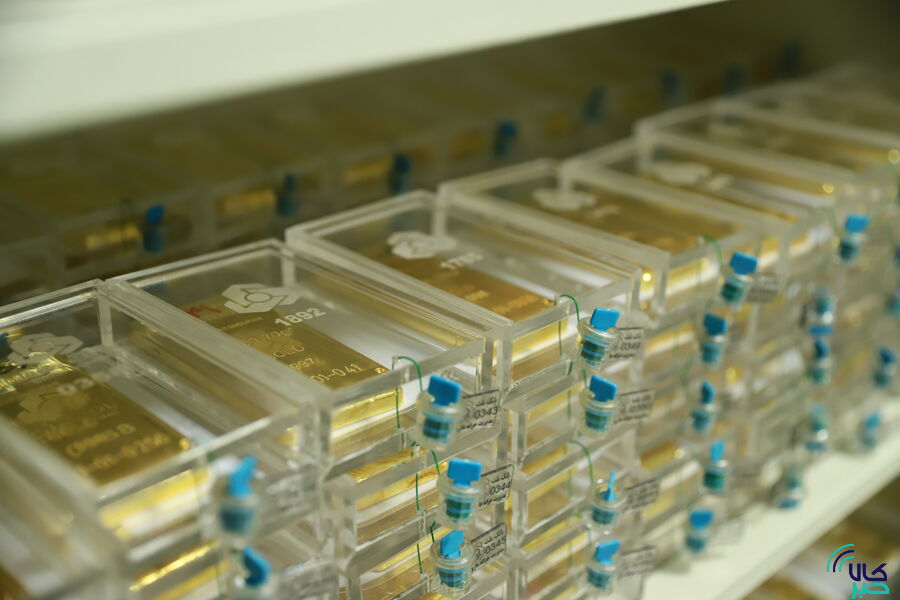 تحویل نخستین شمش طلای بورسی به یک مشتری/
با پول کم هم می توان در بازار طلا سرمایه گذاری کرد