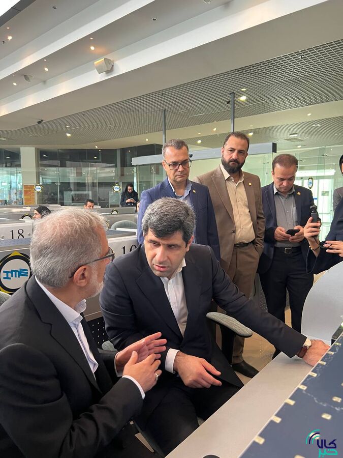 بازدید مدیرعامل بانک صنعت و معدن از تالار صادراتی بورس کالا