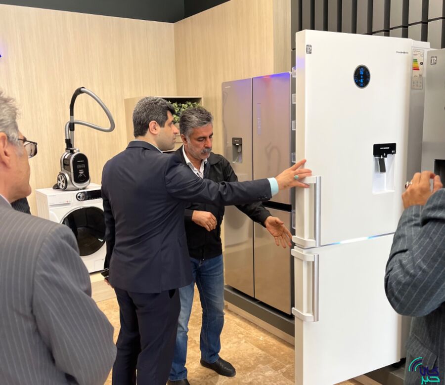 بازدید مدیرعامل بورس کالای ایران از واحدهای تولیدی و نمایشگاه «مواد اولیه، ماشینآلات، تکنولوژی، چرم و صنایع وابسته صنعت کفش ایران_قم»