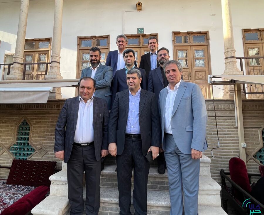 بازدید مدیرعامل بورس کالای ایران از واحدهای تولیدی و نمایشگاه «مواد اولیه، ماشینآلات، تکنولوژی، چرم و صنایع وابسته صنعت کفش ایران_قم»