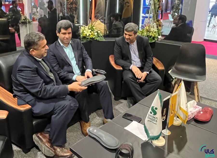 بازدید مدیرعامل بورس کالای ایران از واحدهای تولیدی و نمایشگاه «مواد اولیه، ماشینآلات، تکنولوژی، چرم و صنایع وابسته صنعت کفش ایران_قم»