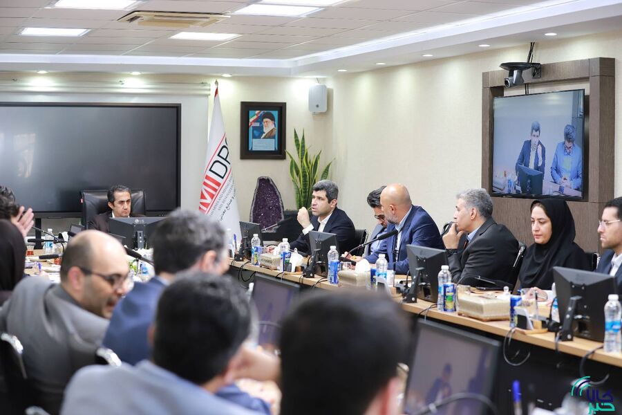 نقدینگی جامعه از مسیر گواهی سپرده کالایی راهی تولید میشود/بورس کالا میتواند به هاب بزرگ منطقه تبدیل شود