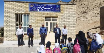 زنگ مدرسه «ایران» در روستای تنگ‌زرد عاشورا به صدا درآمد