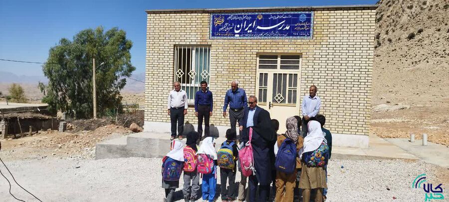 زنگ مدرسه «ایران» در روستای تنگزرد عاشورا به صدا درآمد