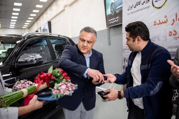 تحویل نخستین خودرو با مکانیسم گواهی سپرده در بورس کالا
