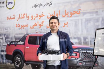 گزارش تصویری تحویل نخستین خودرو با مکانیسم گواهی سپرده در بورس کالا